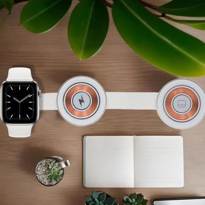 Station de charge blanche dépliée avec une montre posée sur le support latéral