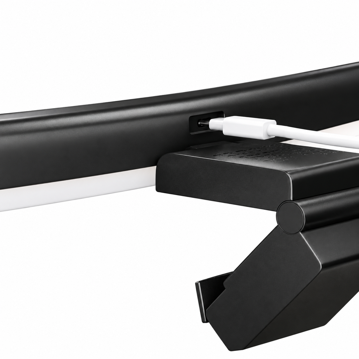 Gros plan sur la pince articulée et la connexion USB-C de la barre lumineuse