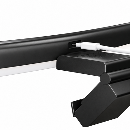 Gros plan sur la pince articulée et la connexion USB-C de la barre lumineuse