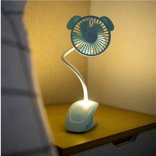 Ventilateur USB bleu à pince avec lumière intégrée allumée